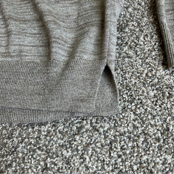 Gap Silver/Gold Metallic V-neck Long Sleeve Sweater, Size Small - Picture 2 of 7